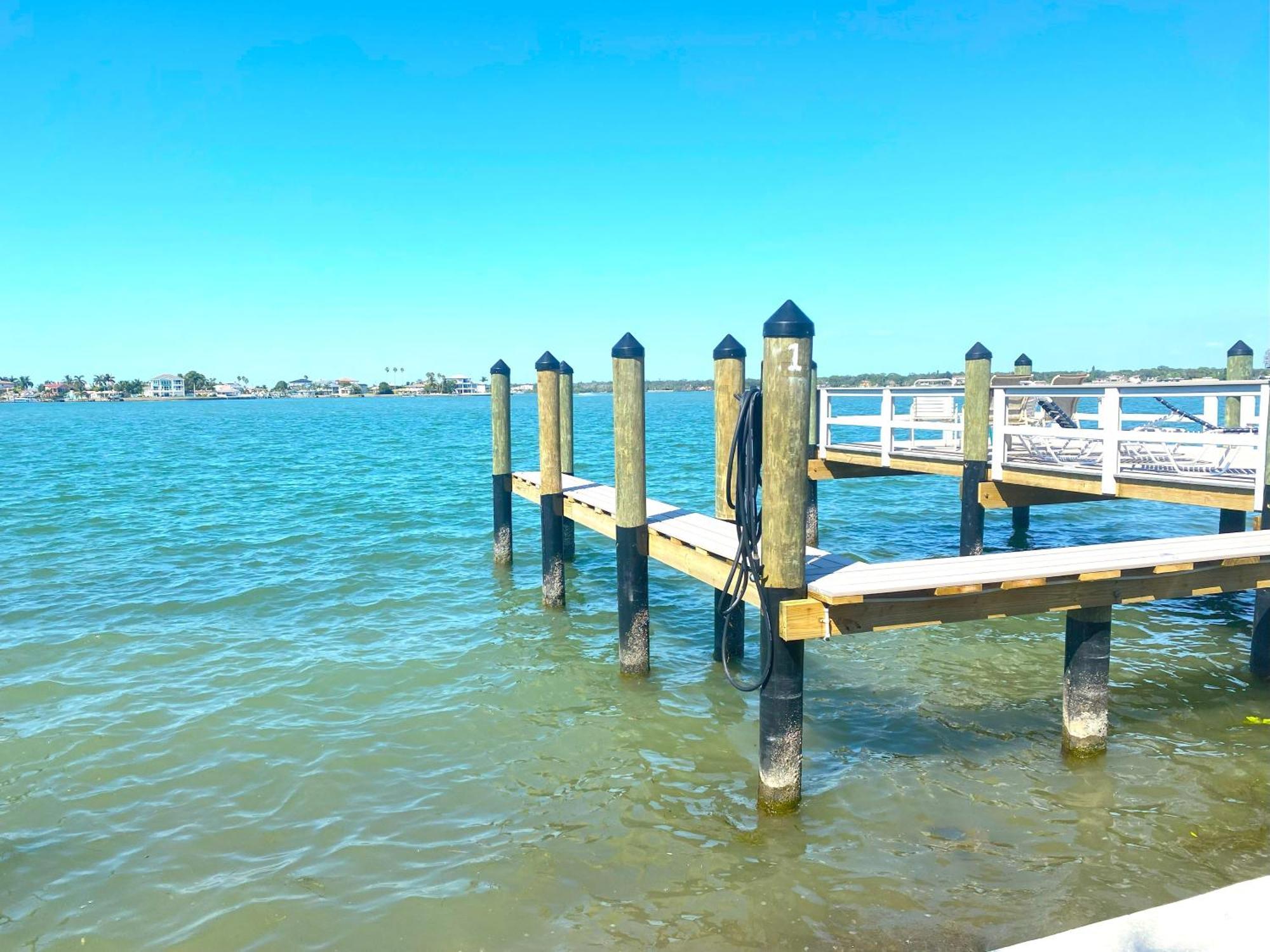 107-Waterfront-Walk To Beach-Lovely セント・ピート・ビーチ エクステリア 写真